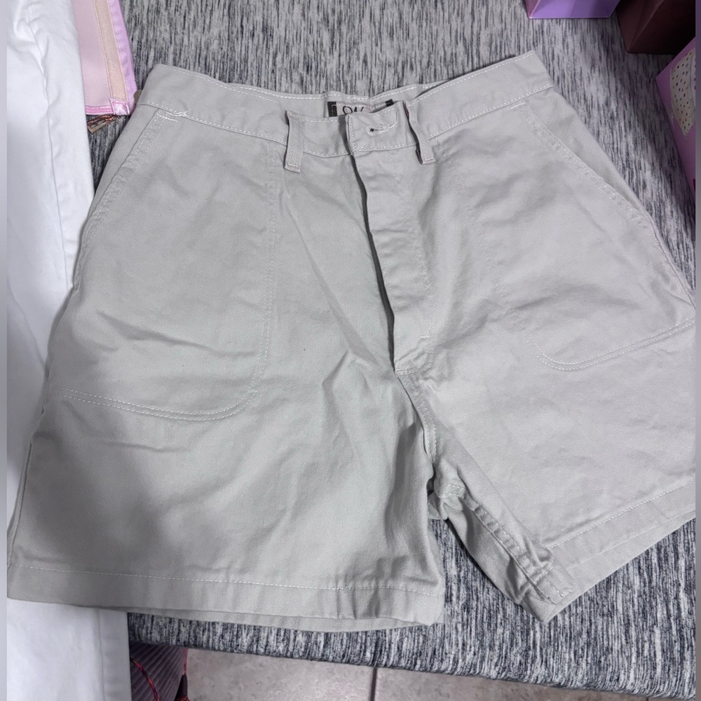 Wrangler Light Gray Flat Front Shorts size 8